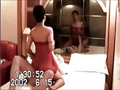 Корејски milf мамење на маж со бело момче