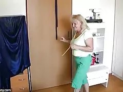 Oldnanny чаби зрели со старите зрели е играње со пичка